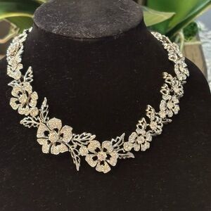 Elegant Silver Floral Necklace